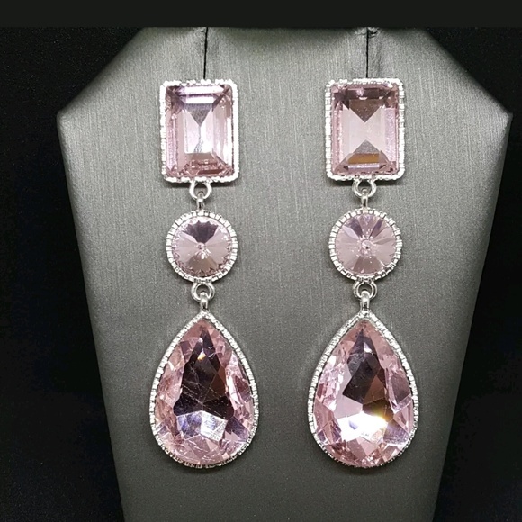 Jewelry - 💎 Stunning Pink Crystal Earrings 💎